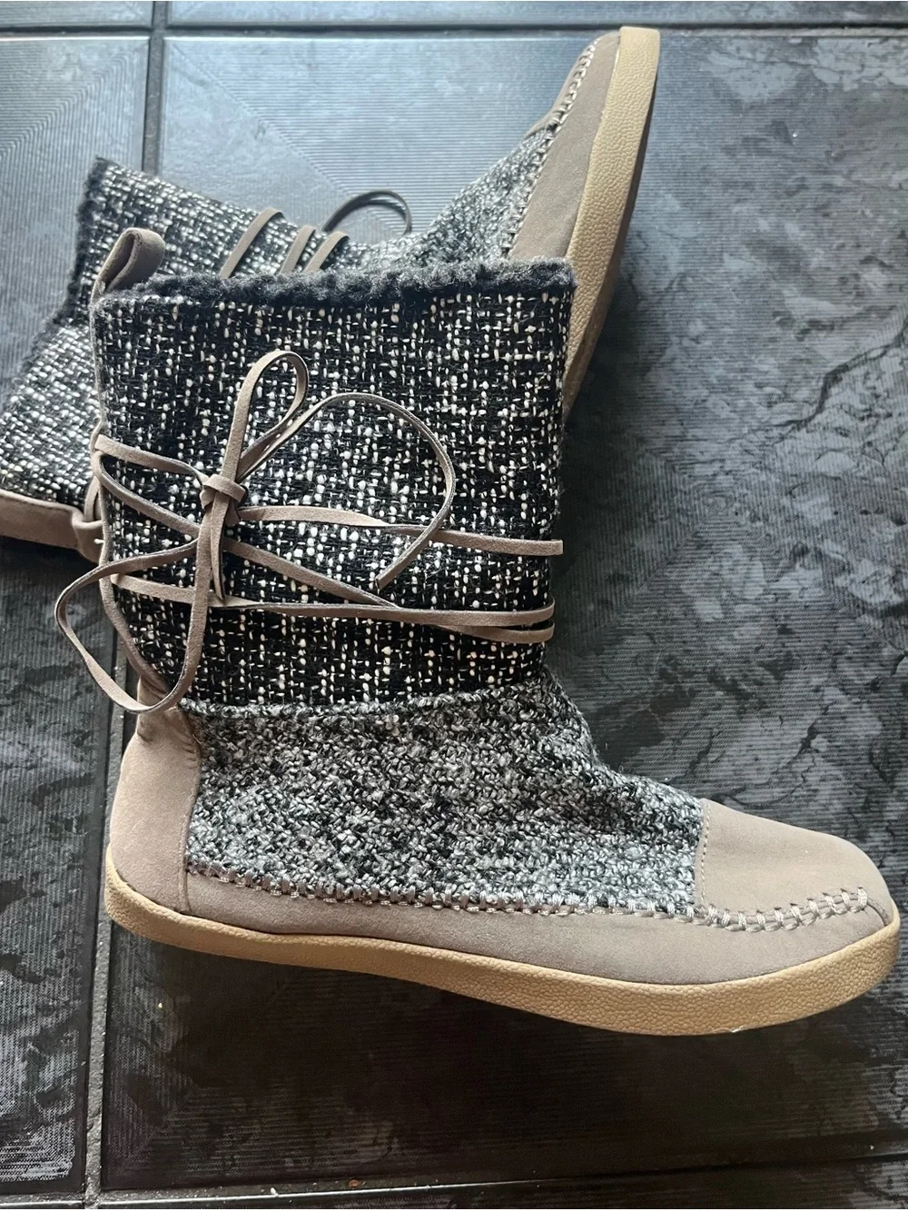 Women’s Gray Knit and Suede Winter Boot